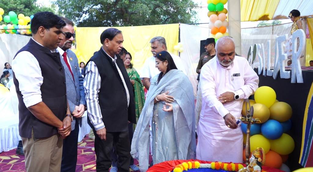 शैमरॉक इंटरनेशनल स्कूल एसपी चौहान की मेहनत का जीता जागता प्रमाण विधायक जगमोहन आनंद